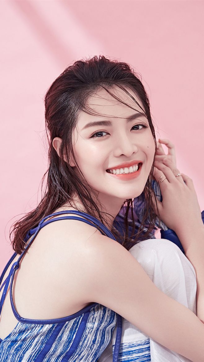 穿书文:穿成歹毒女配,长相艳丽逼人,男主都为她舍弃上亿家当