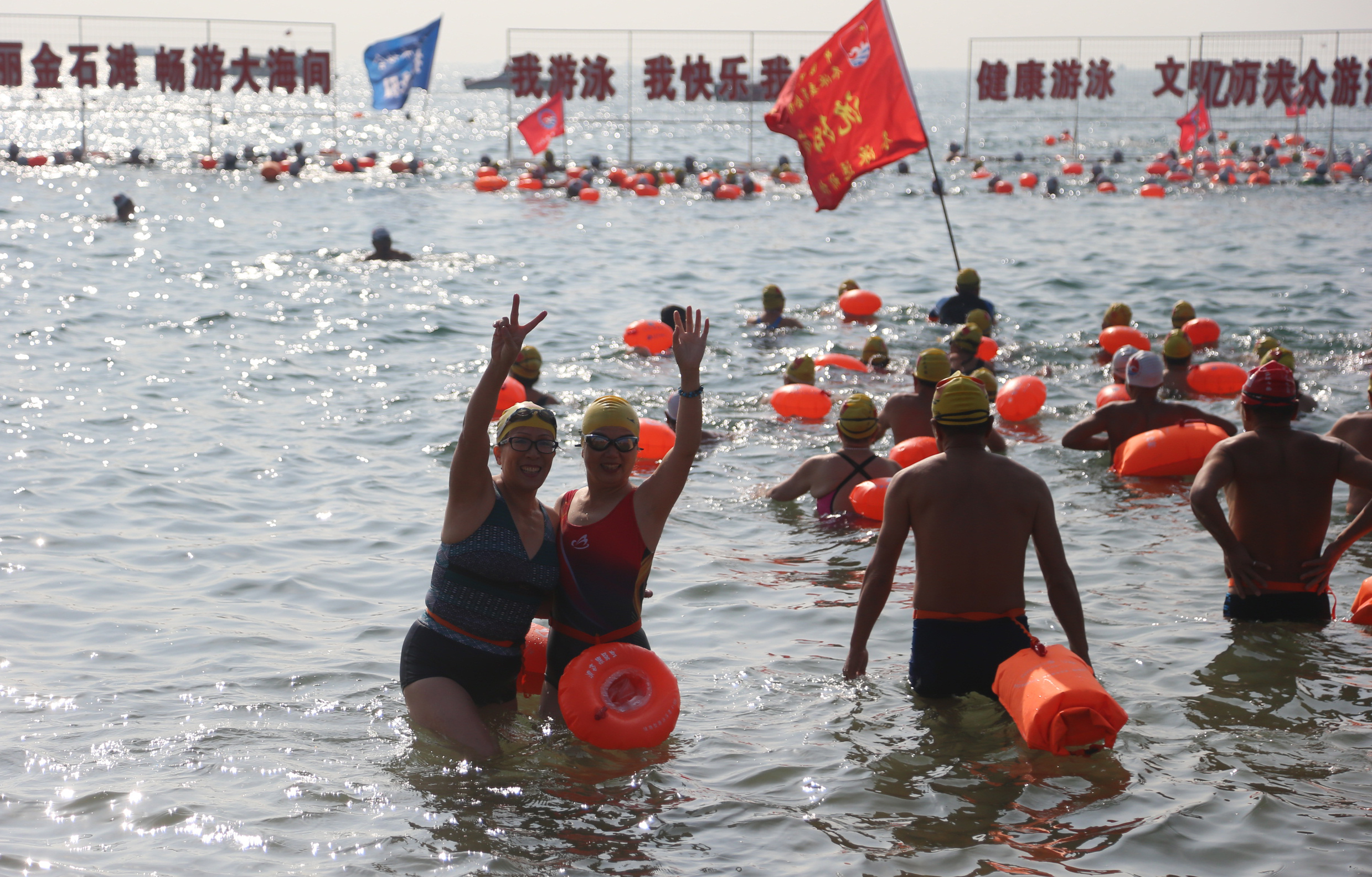 冬泳节为国内外冬泳爱好者打造"中国大连国际冬泳节"这一交流和切磋的