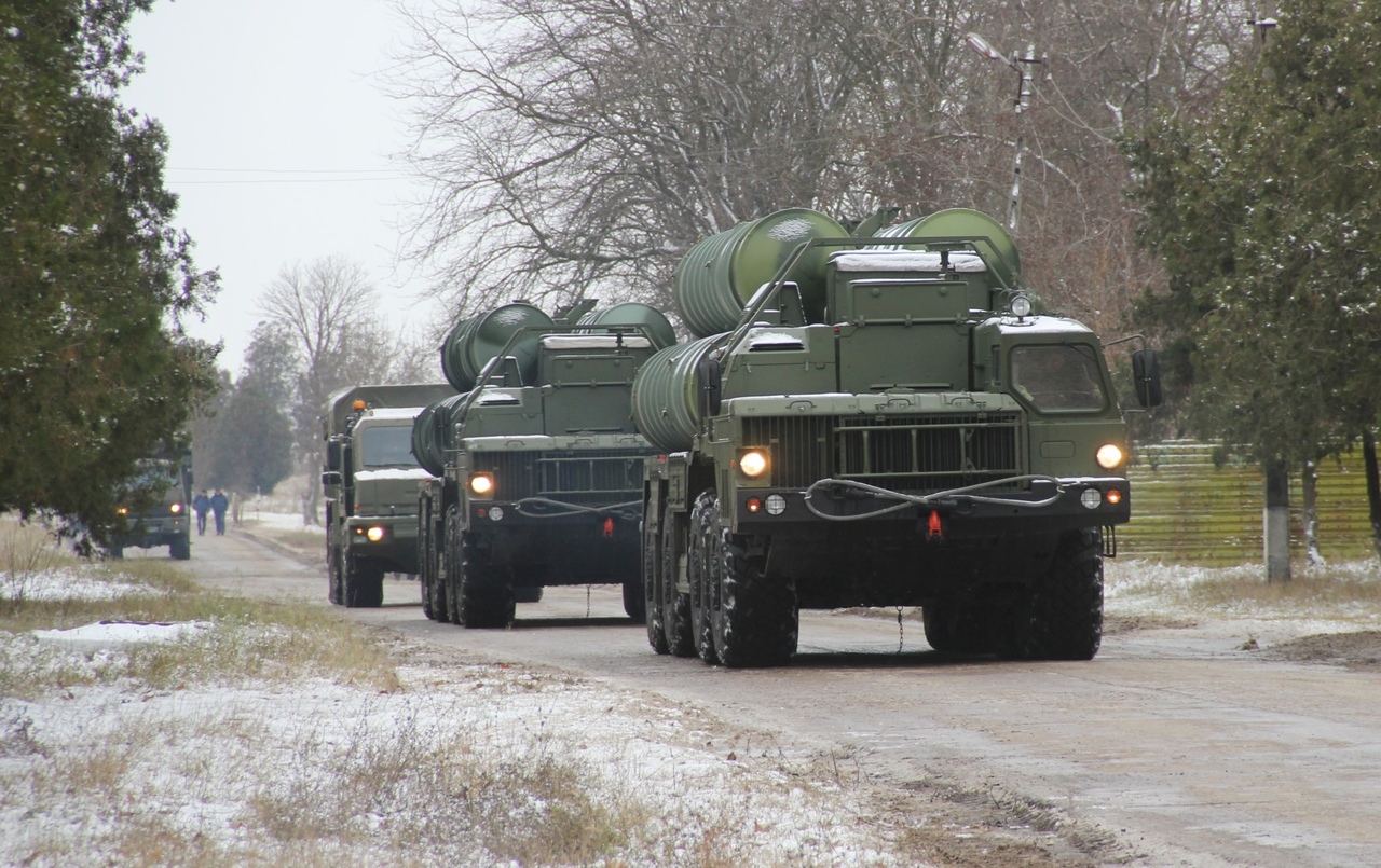 俄罗斯向克里米亚部署第四套s-400防空导弹系统