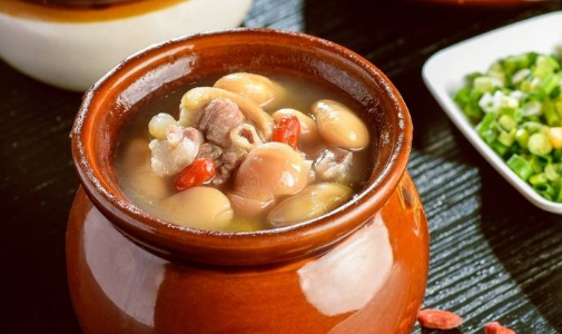 热气腾腾的瓦罐汤:养生滋补,你喜欢吗?