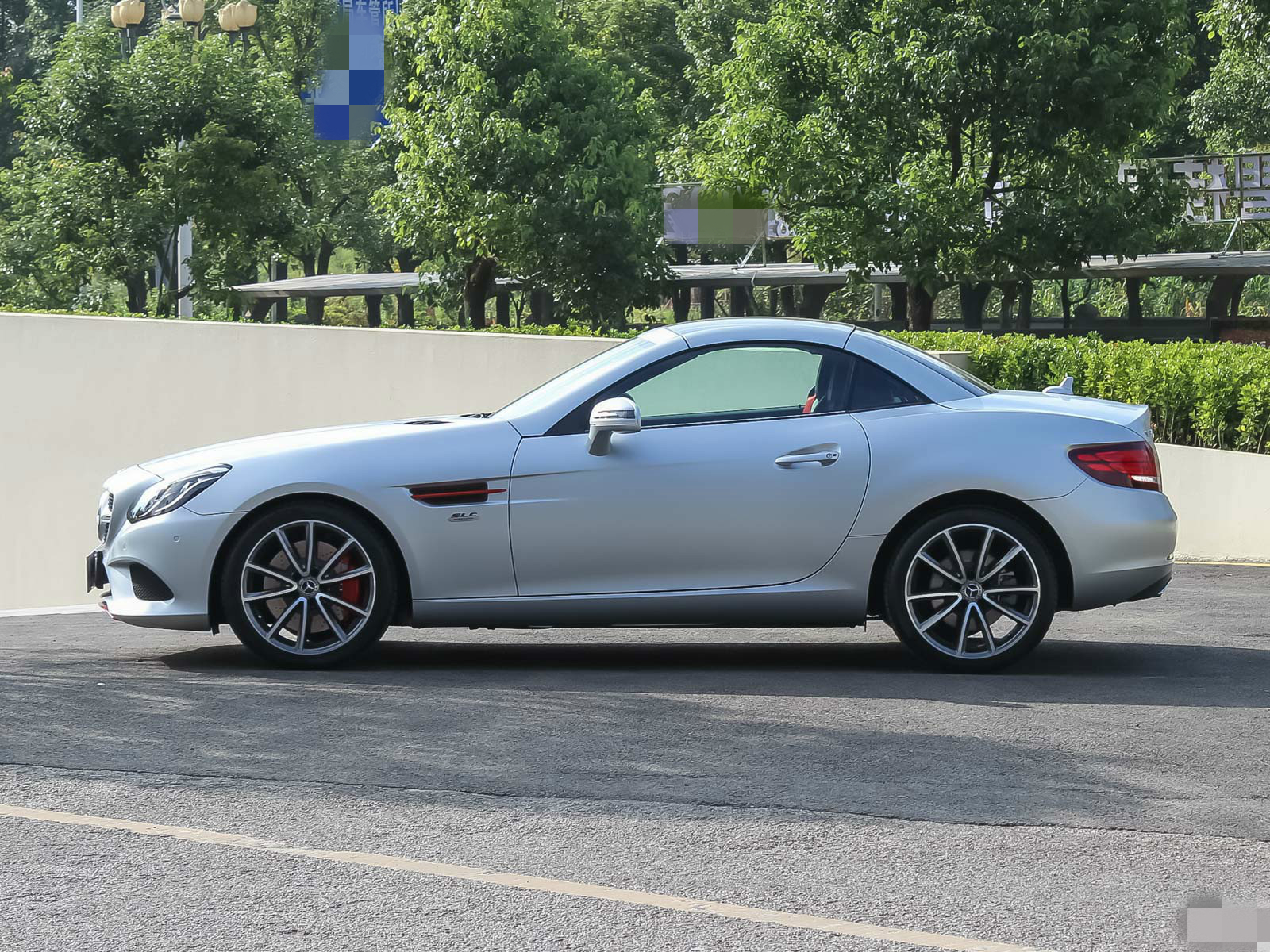 领你欣赏奔驰slc级的霸气外观