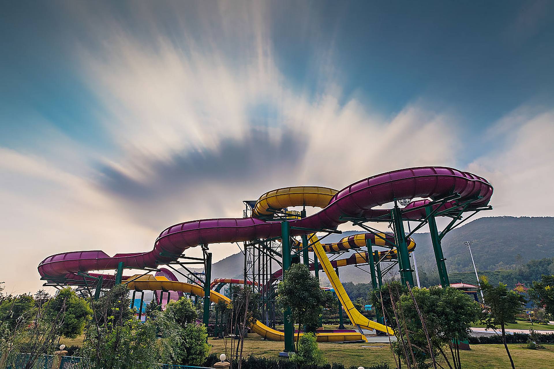 南京市江宁的银杏湖乐园成为炎炎夏日的绝佳选择.