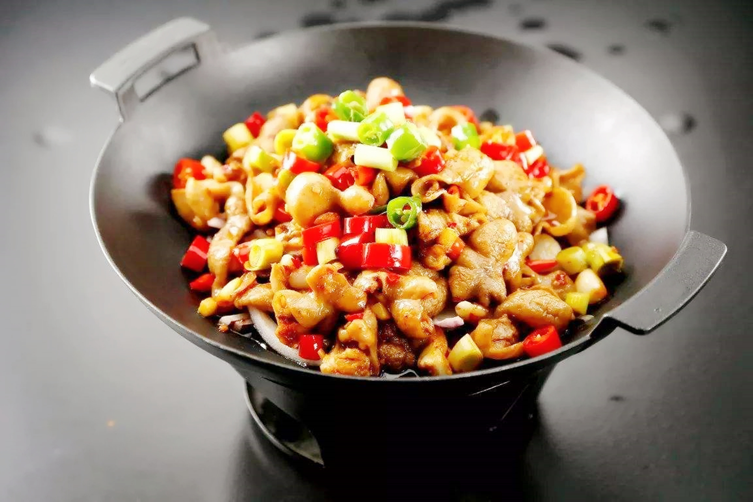 酸甜香辣的泡椒肥肠,口感层次分明,富有弹性