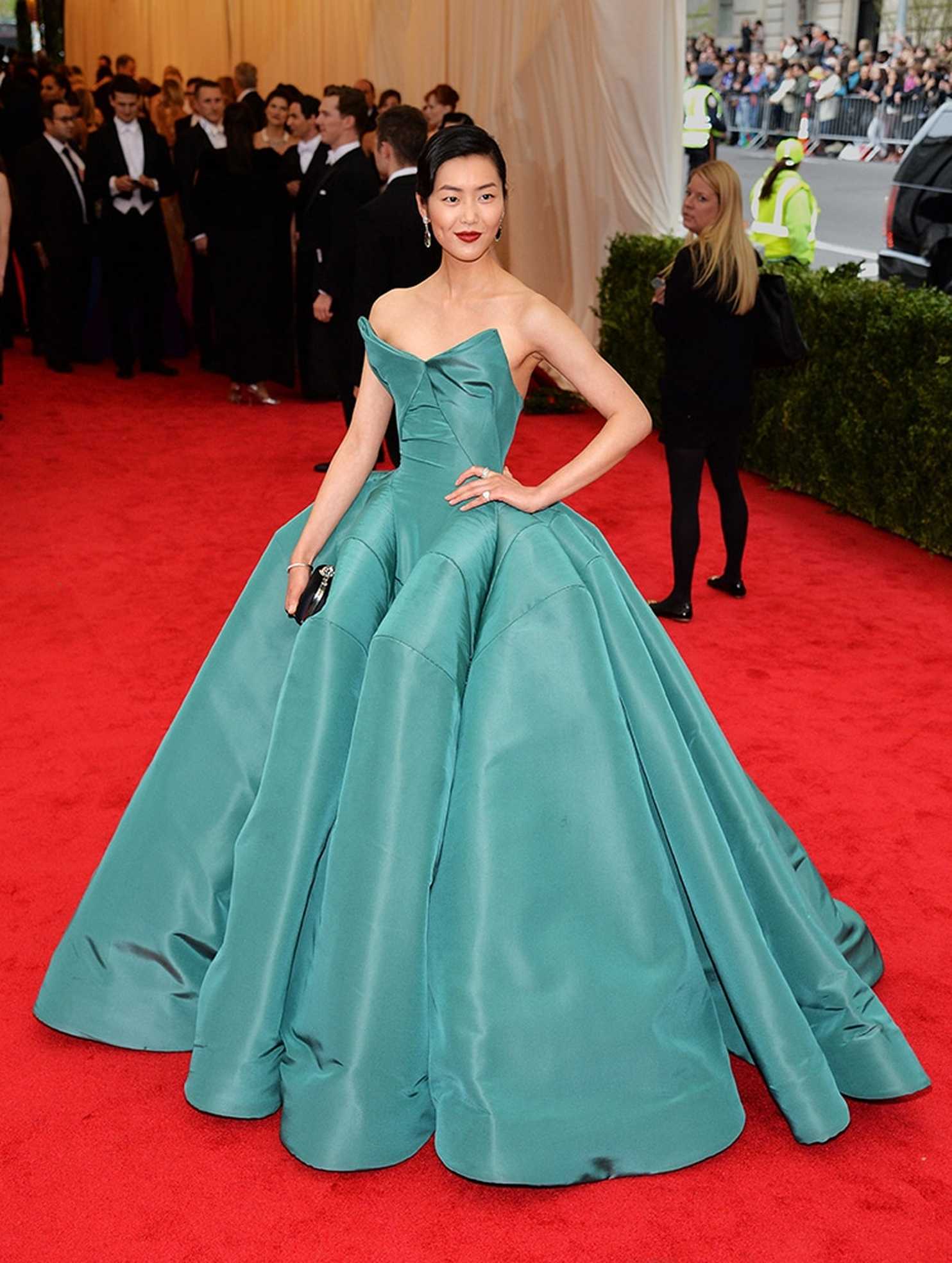 超模刘雯met gala造型盘点,多次入选最佳着装