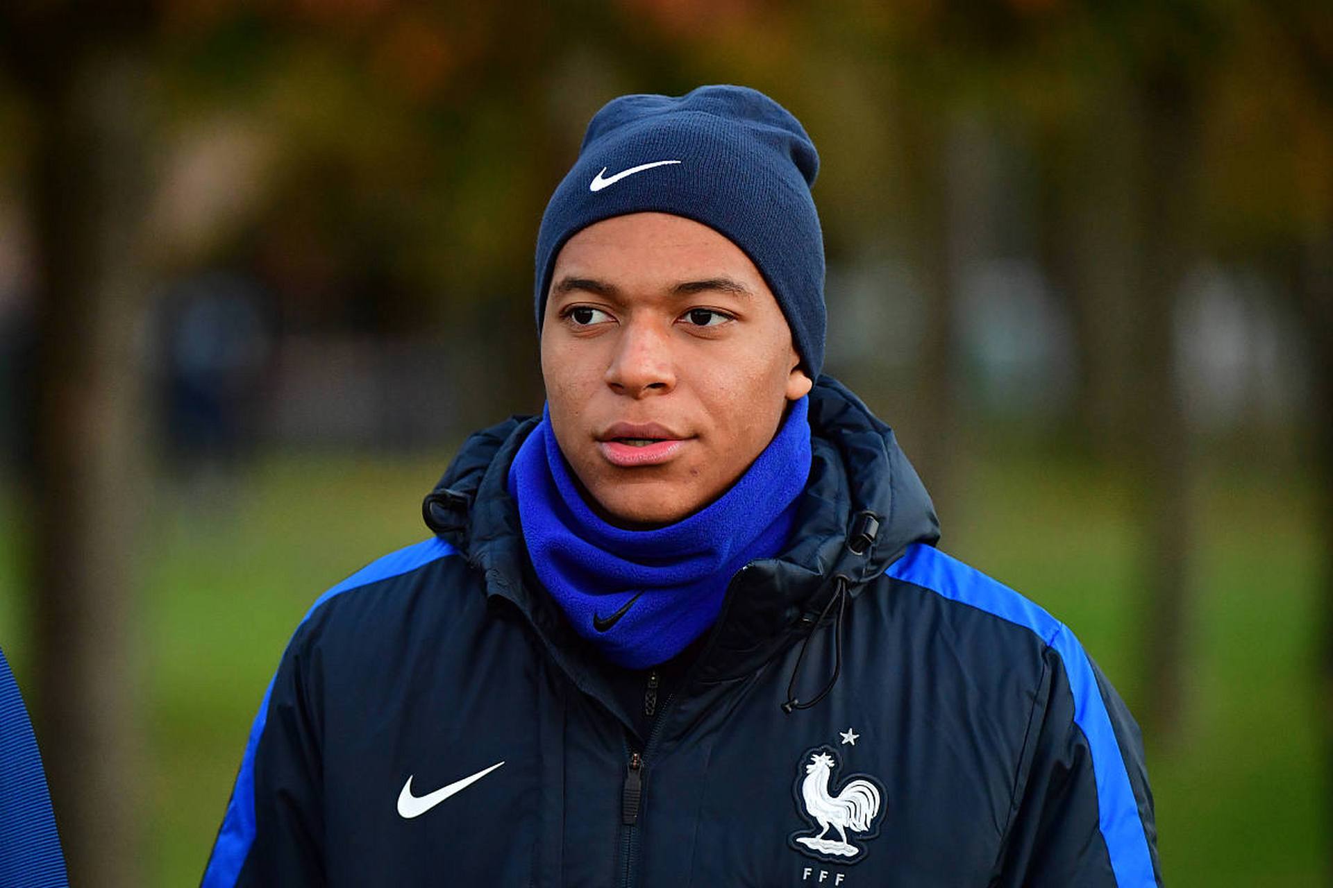 足球# 法国头号球星穆巴佩,与老东家,巴黎圣日曼