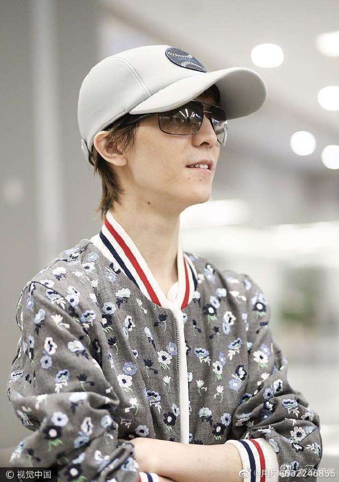 格外的开心,下周我们这边还是过一星期的晴朗～开心 >>关注#郭敬明