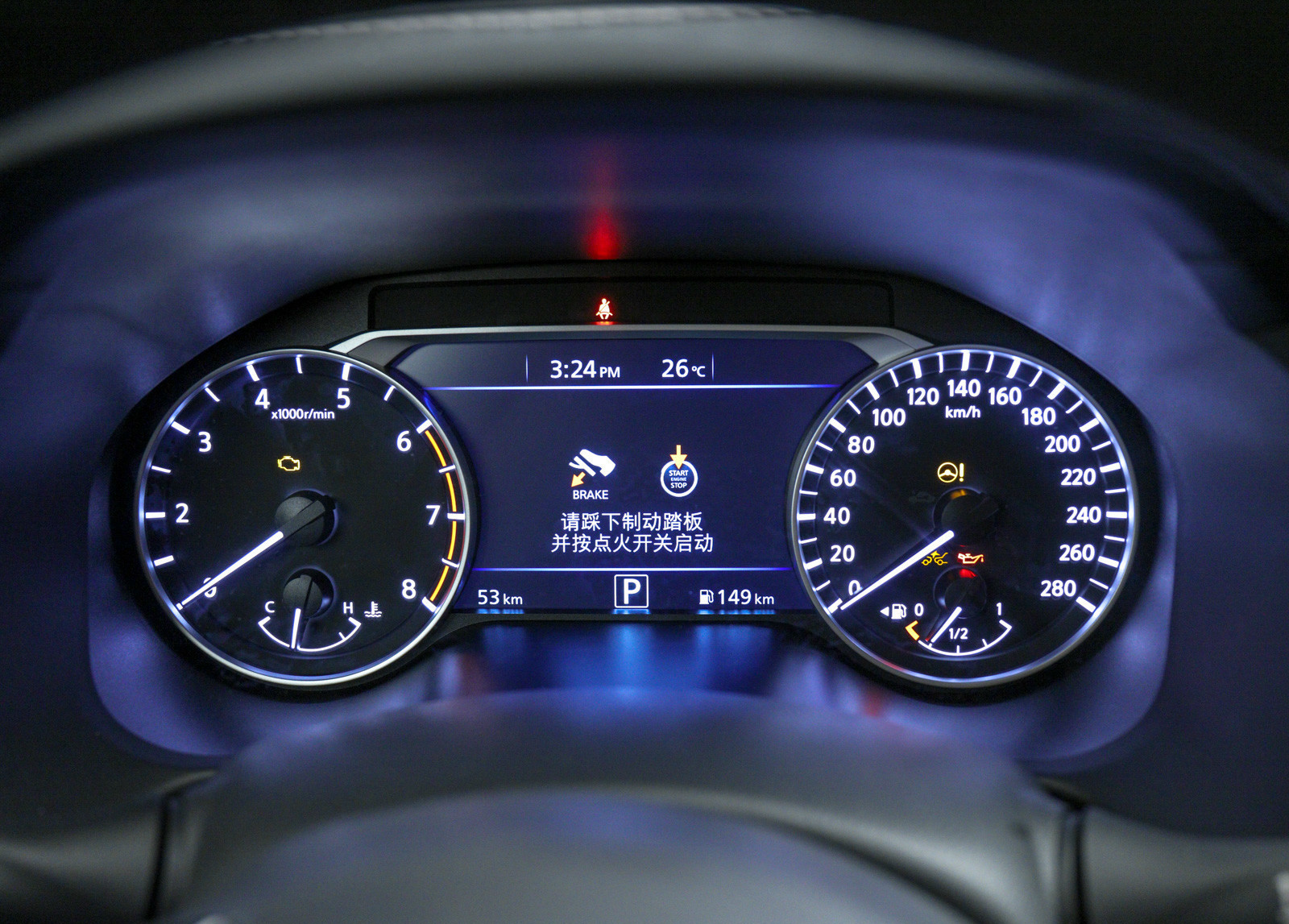 这款车仪表盘设计的还是不错,显得非常的有档次.