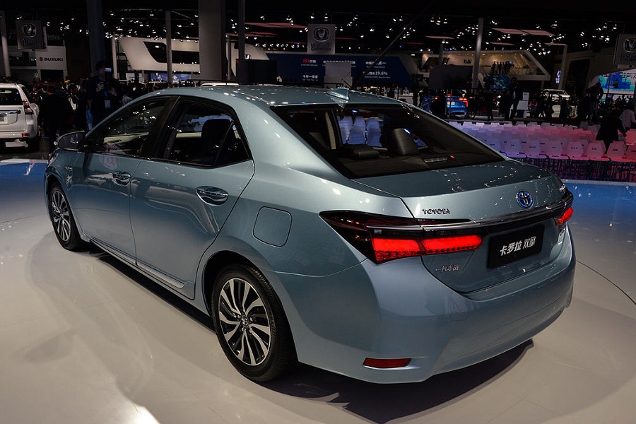 丰田卡罗拉混合动力版,最低油耗可以达到4.2l!