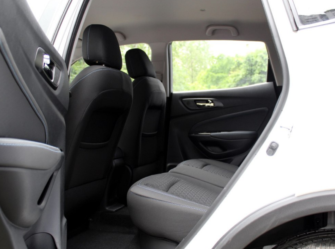 长安cs15ev,优雅舒适,大气简约