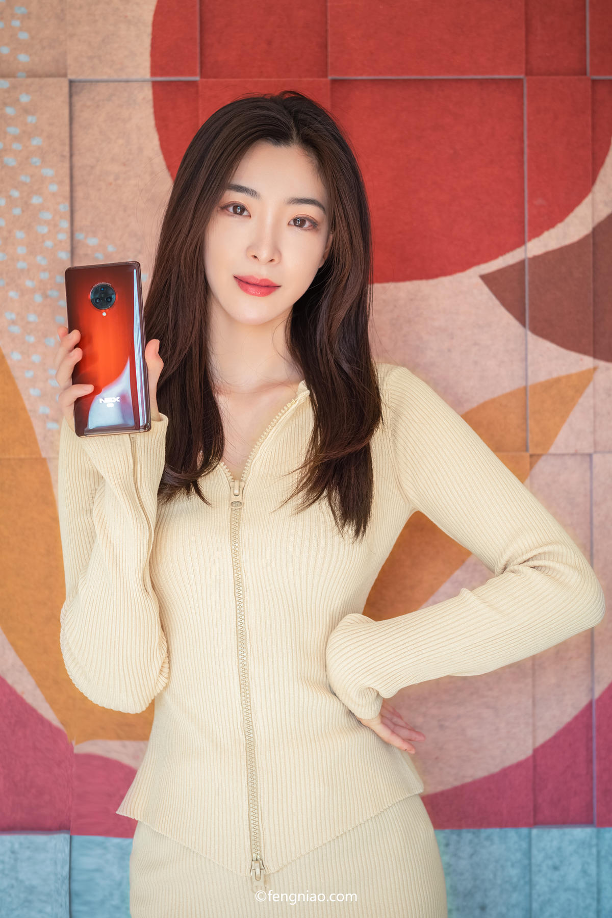性能旗舰 vivo nex 3s真机美女上手图