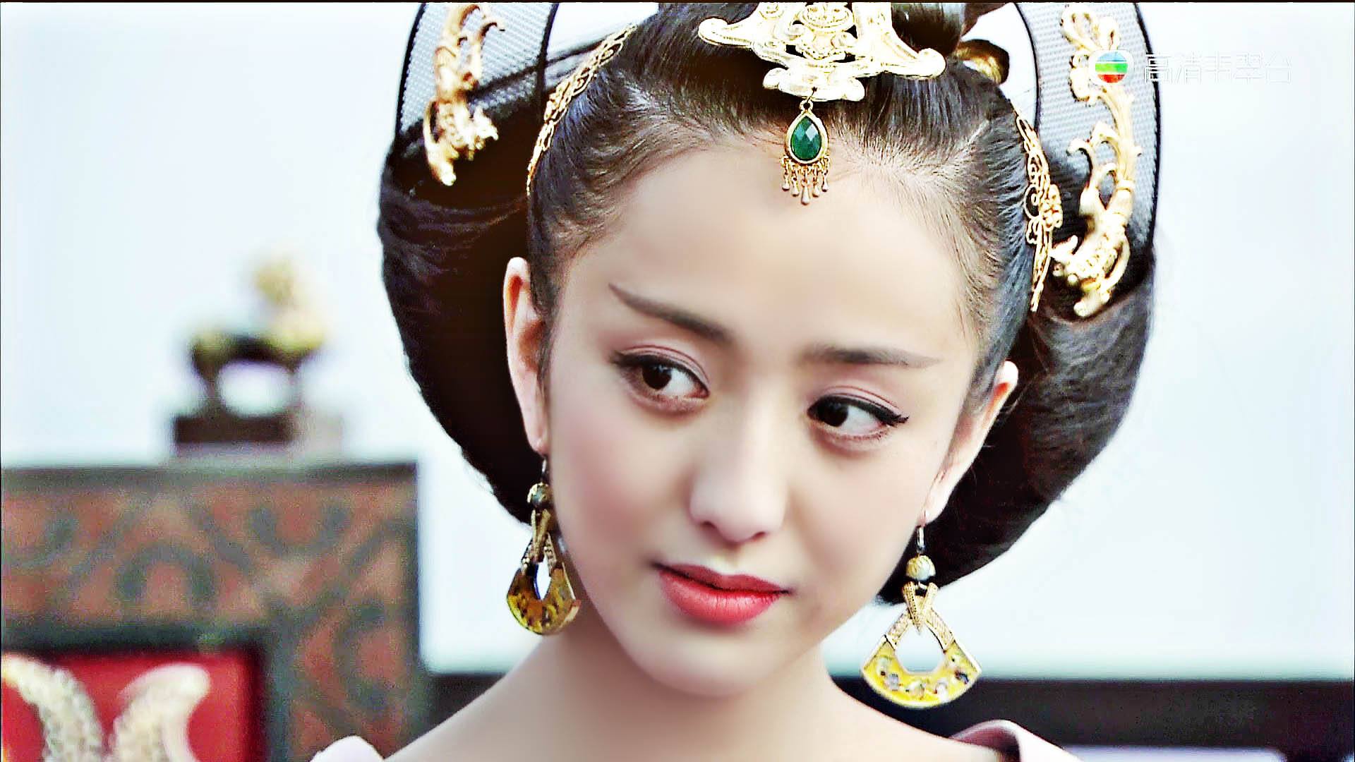 4本古文《食霸天下:傲娇夫君,宠不停》女主冲他喊:跪搓衣板去