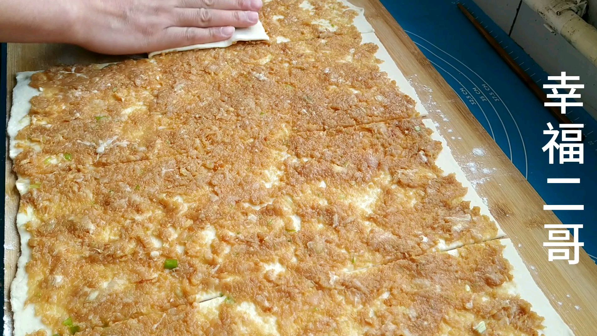 教你做千层肉饼,一擀一叠外酥里软,和面调馅讲解详细一学就会!