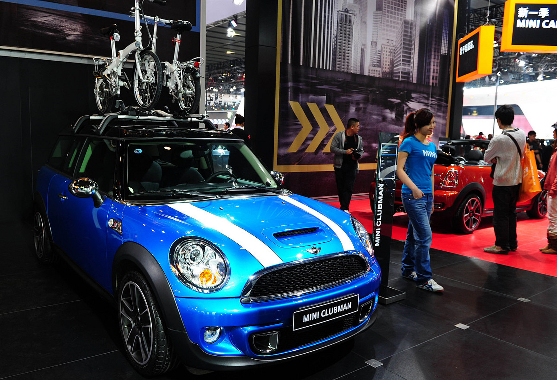 4月21日电,宝马mini中国发布声明,就上海车展的"冰淇淋"事件再度致歉.