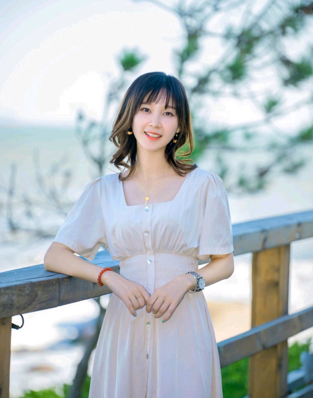 拍照怎么摆姿势好看,推荐学习11个拍照姿势,拍照自然又上镜