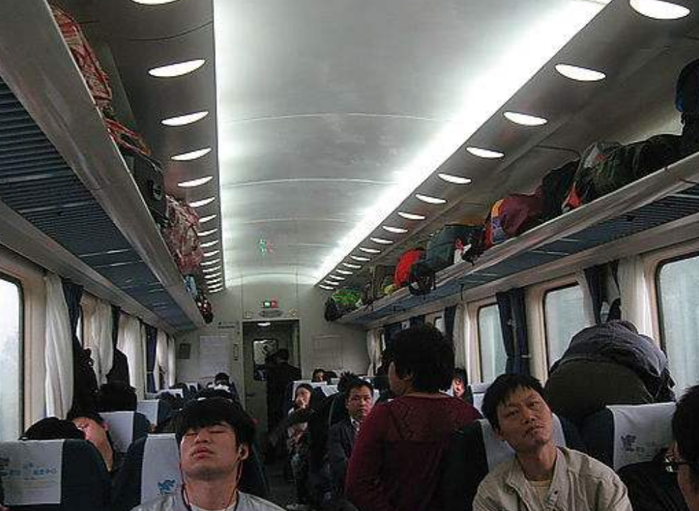 如何在火车硬座上优雅的度过48小时?说出来你都不一定会相信
