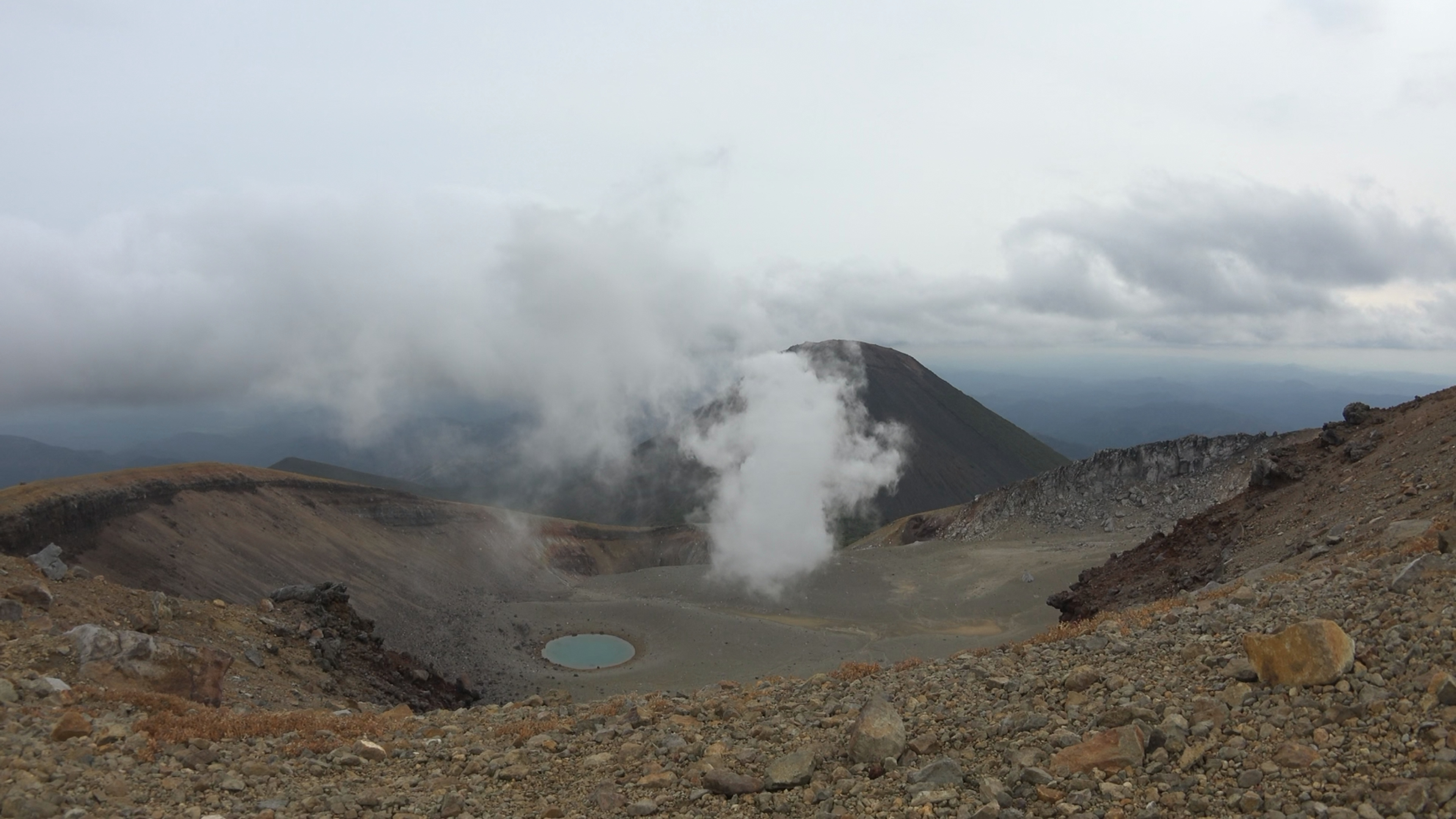 大屯火山口图片