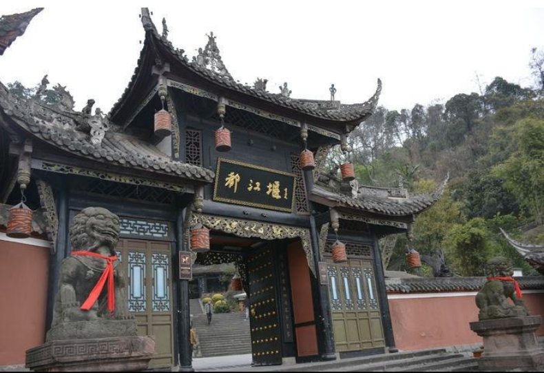 为何古代建筑门口总摆放着一对石狮?有何用途?令大多数人不解!