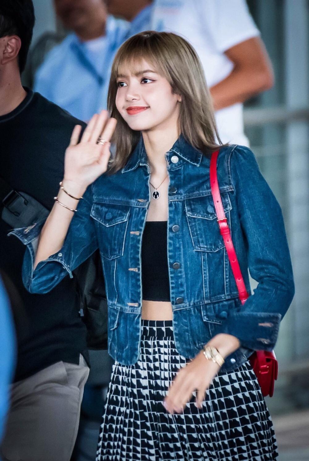 性感的人间芭比lisa,可盐可甜还有点小诱惑,时尚功力不是盖的!