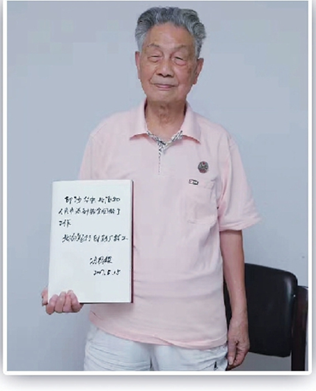 冯国樑:十辆大卡车载着人民币,在欢迎声中进入上海