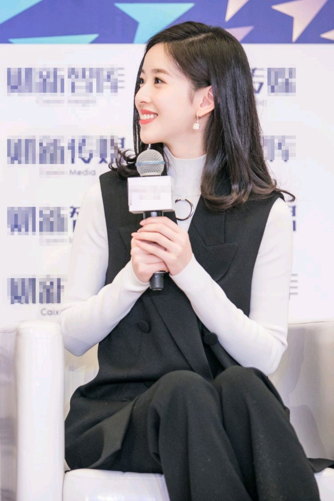 京东集团老板娘章泽天的新危机,奶茶妹妹将如何应对