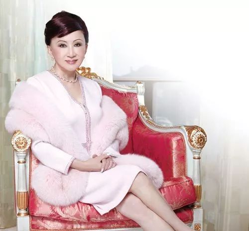 73岁香港国际美容教母获终身成就大奖 曾被父亲反对做美容行业