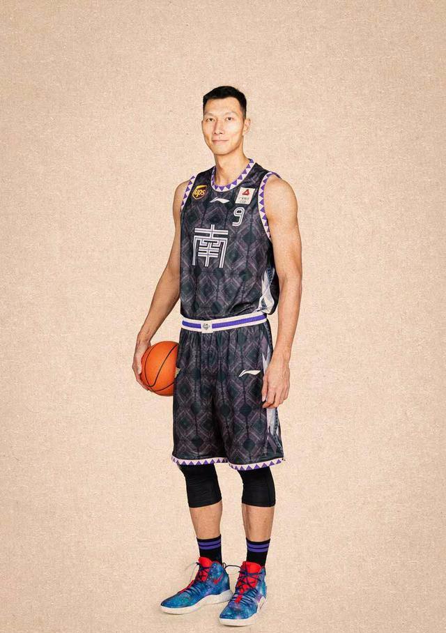 cba闽粤对话王哲林vs易建联:昨夜还是队友,明晚就是对手