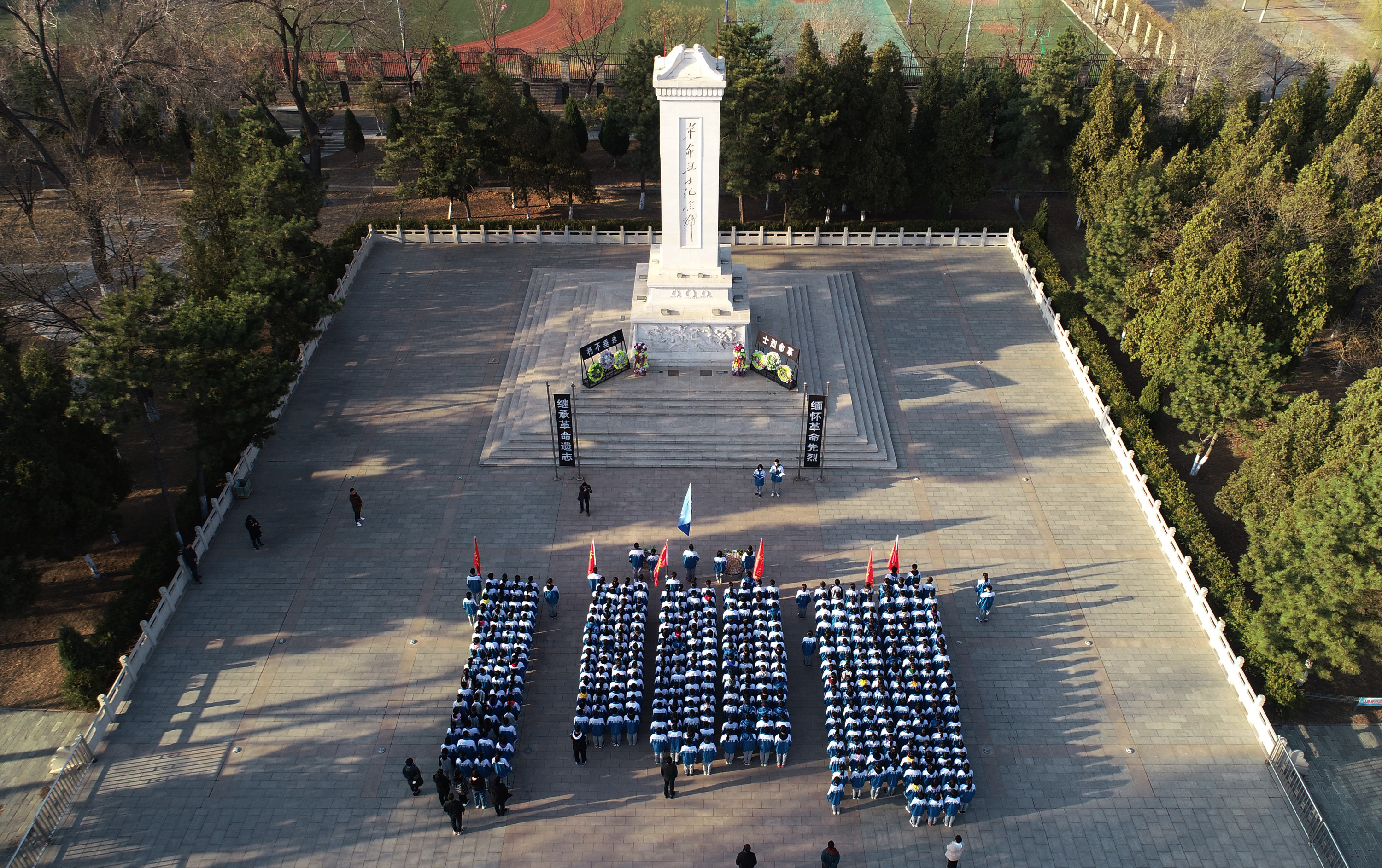 清明节前祭英烈