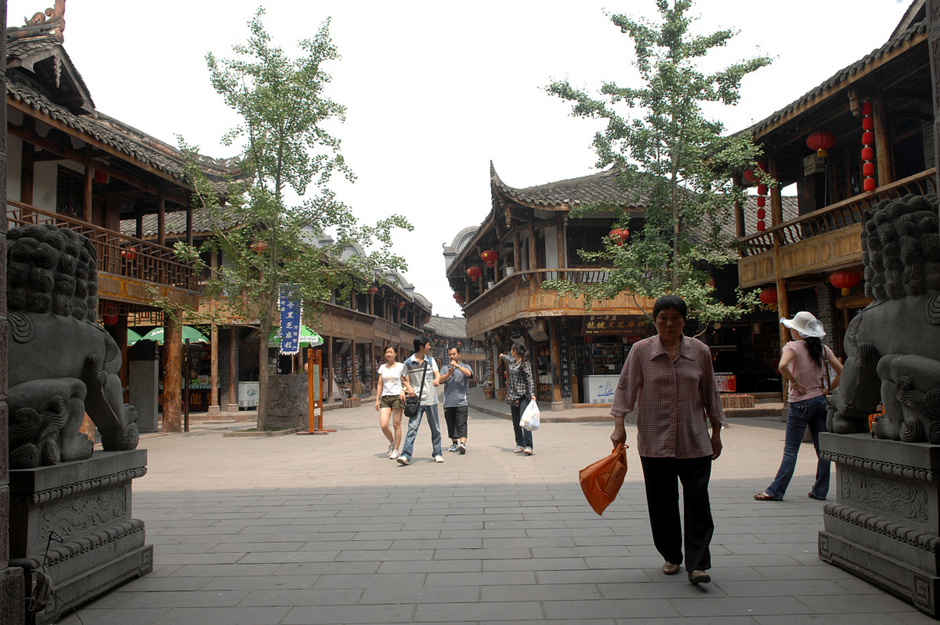 那就来金堂五凤溪古镇吧!这里古色古香,充满韵味,绝对让你流连忘返.