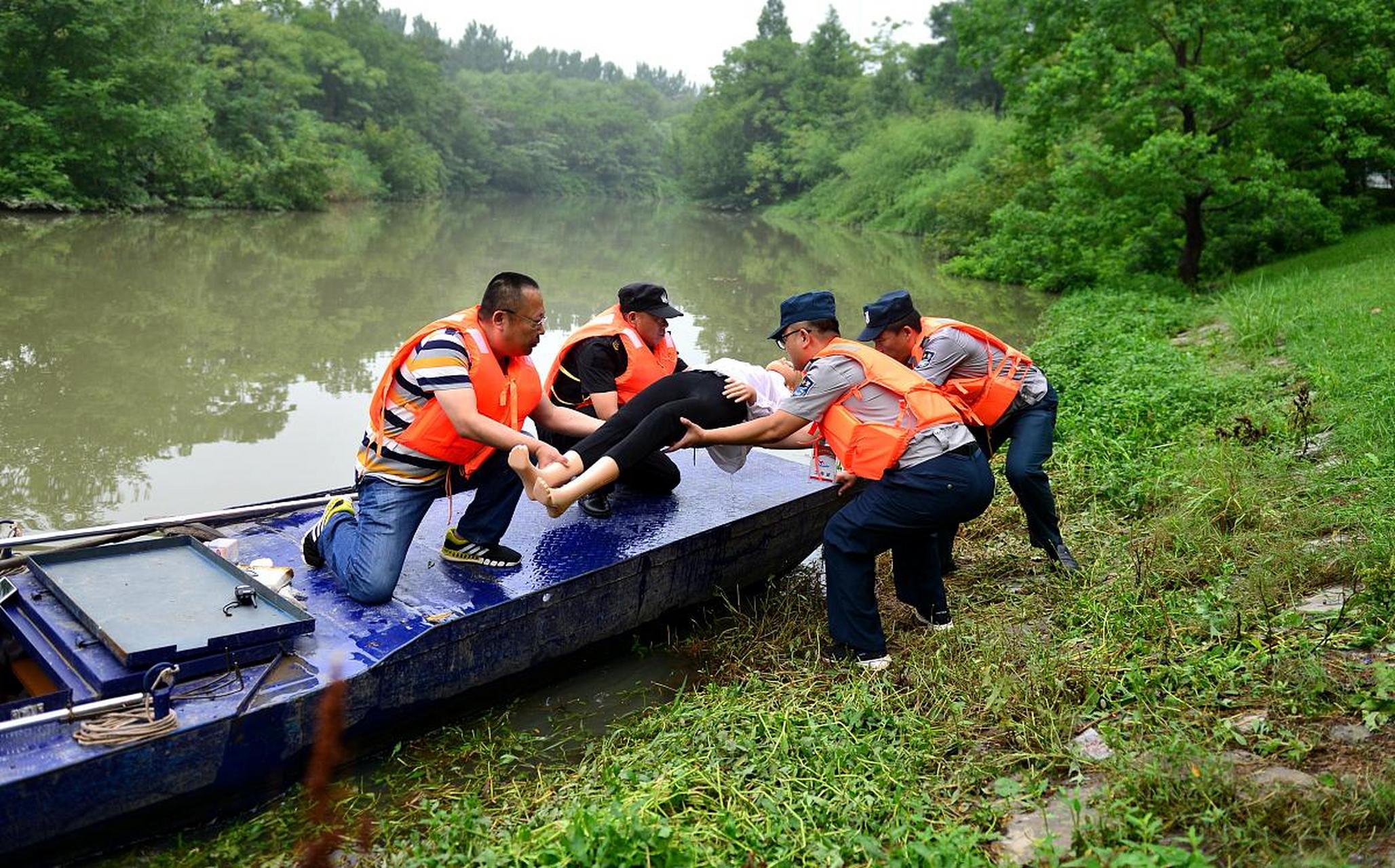 这样的事件让人感到无比的悲痛,同时也引发了我们对安全意识的深思