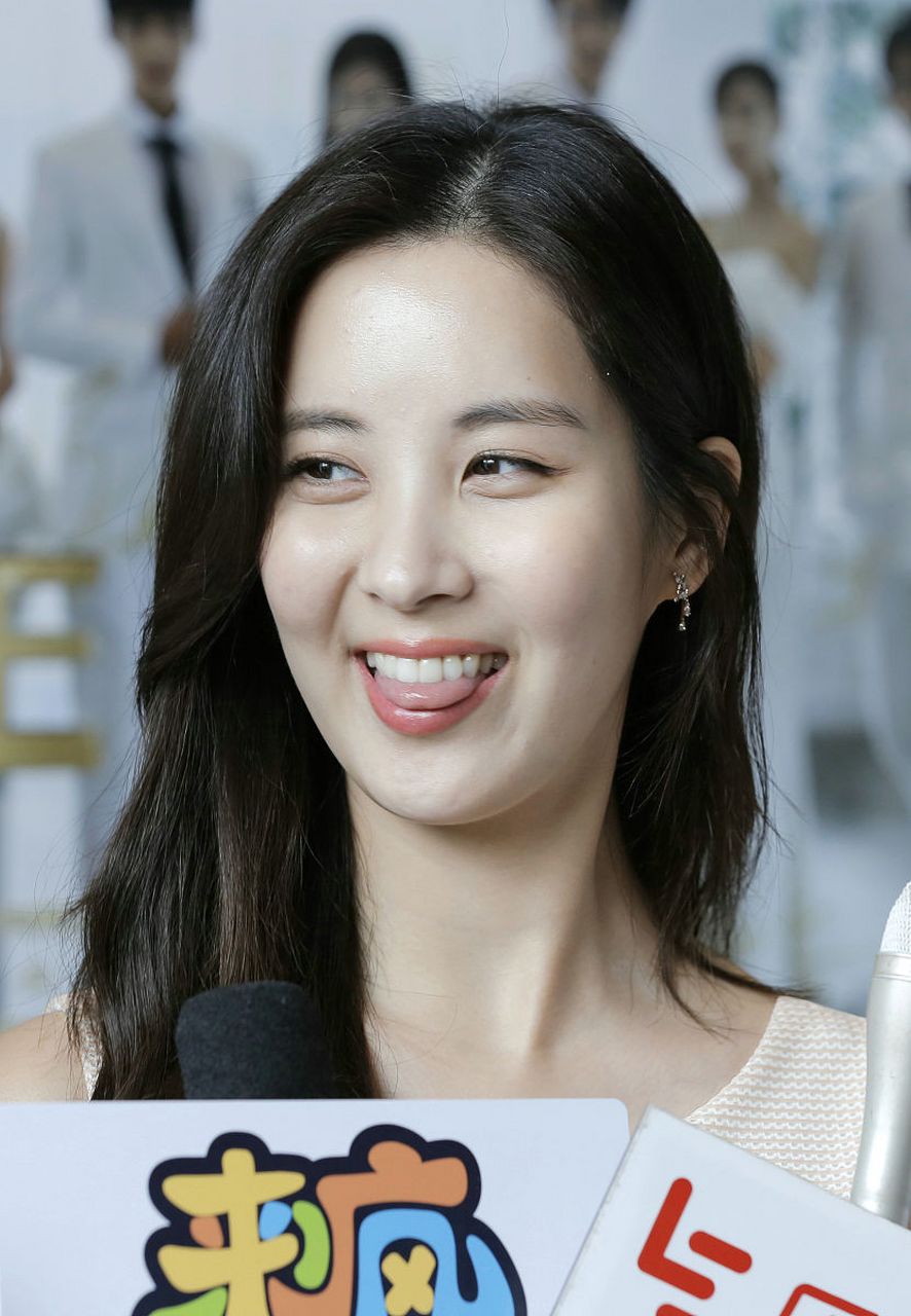 宋慧乔嘟嘴卖萌的照片在网络上引起了热议.