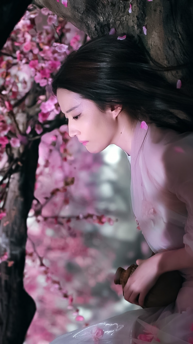 刘亦菲白浅桃花树下醉酒壁纸,万般柔情凝于眼眸!