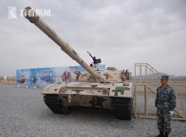 新疆库尔勒,中国陆军展示现役主力装备