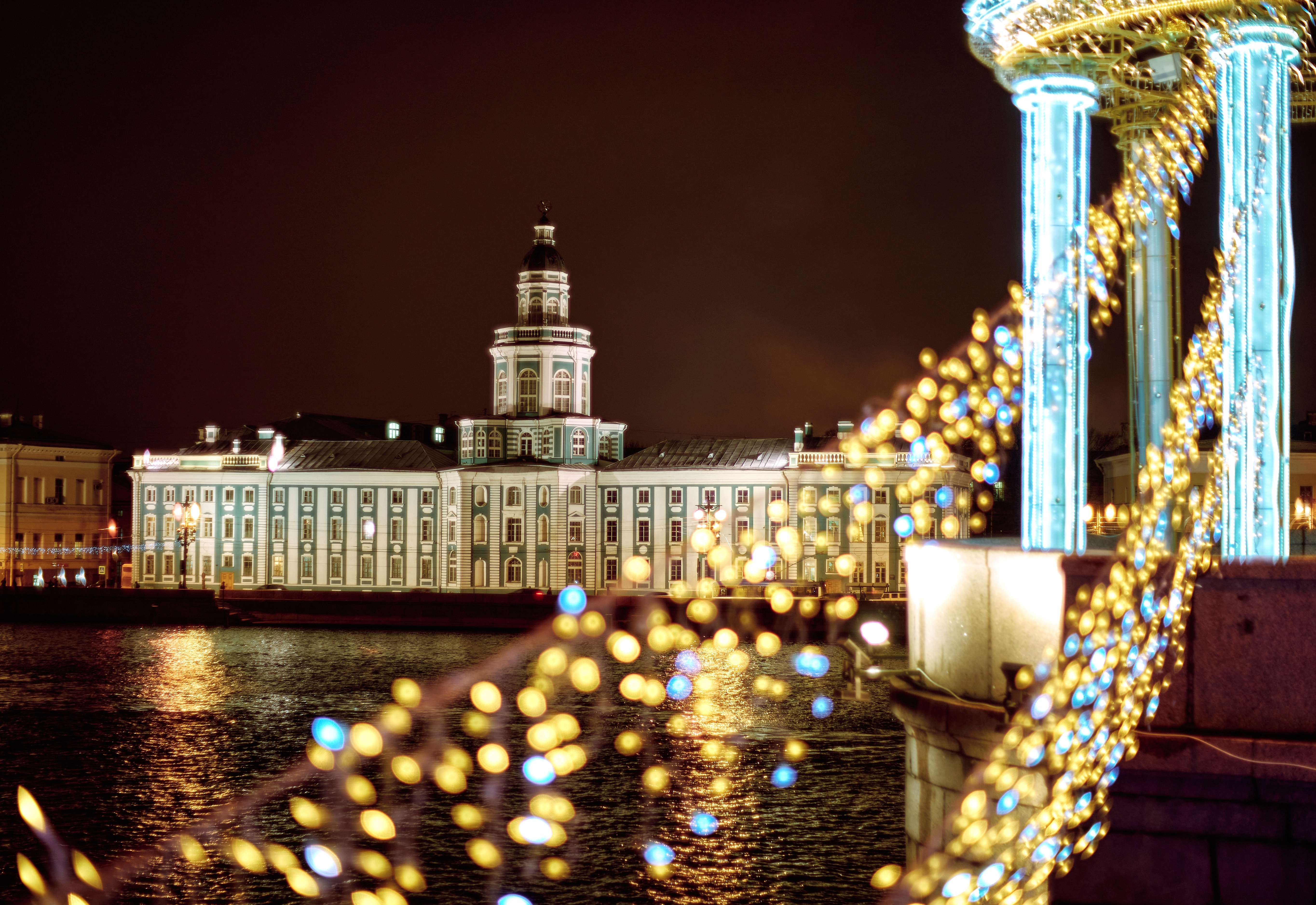 圣彼得堡市的绚丽夜景