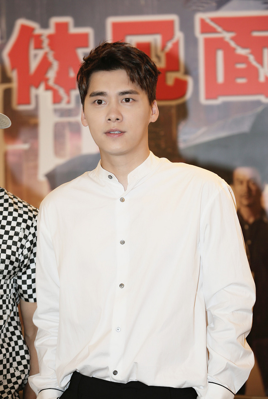明星李易峰爱上韩国明星李多海,跨国恋情却因金钱告吹.