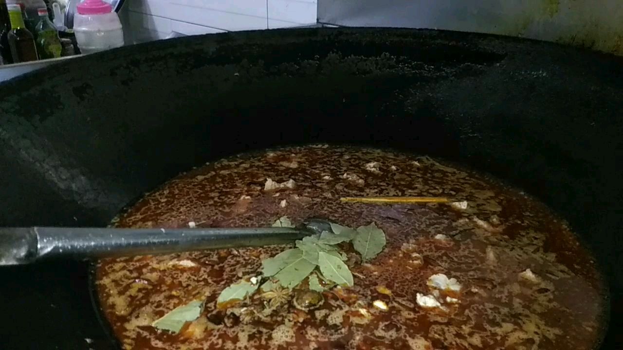 冬瓜烧排骨这样做最好吃,排骨麻辣酥软化炸,冬瓜够味