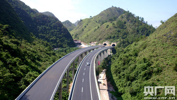 贵州三荔高速公路全线通车 贫困山区再迎致富"快车道"