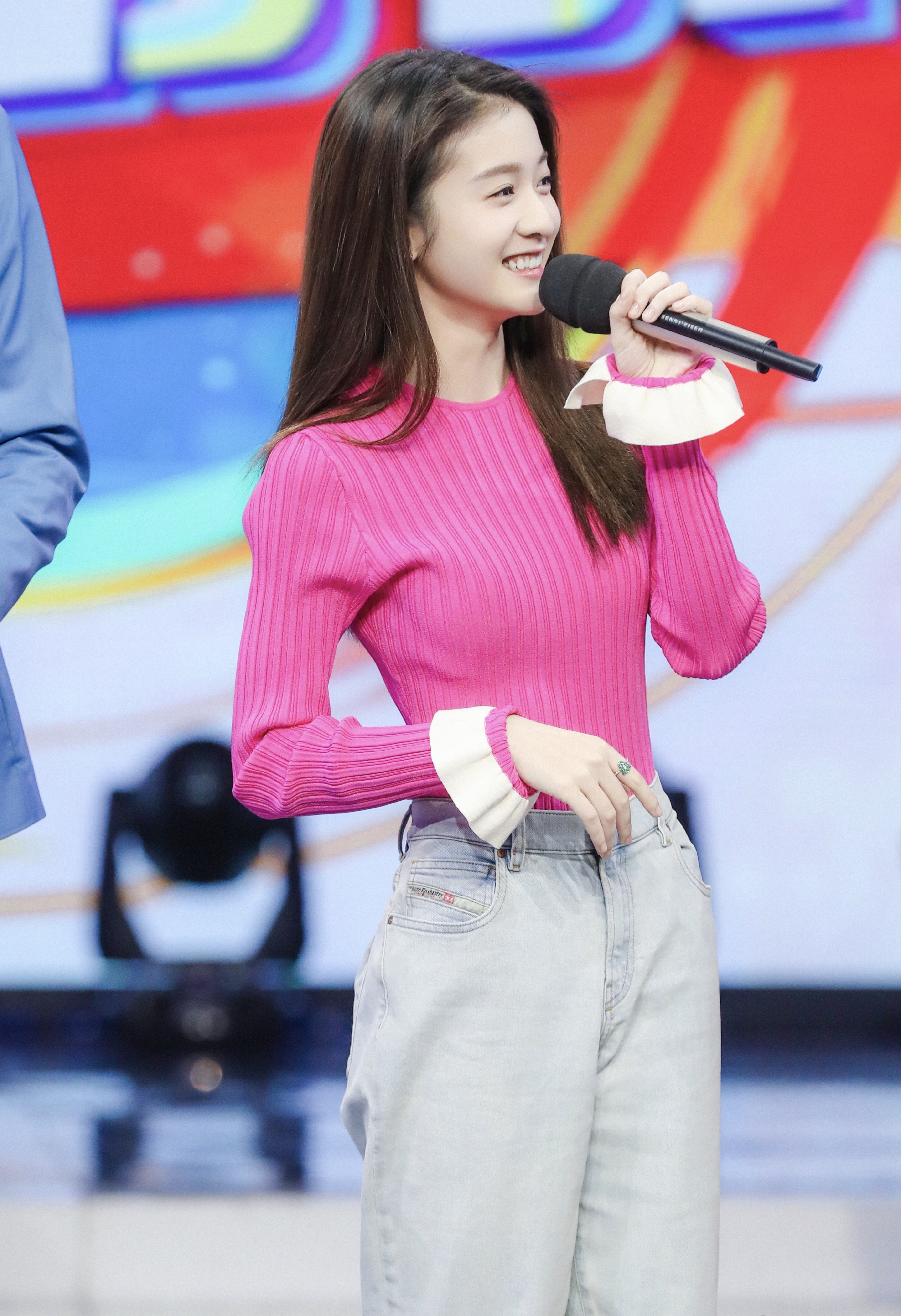 圈内名副其实的初恋脸张雪迎,笑起来就是隔壁班的姑娘