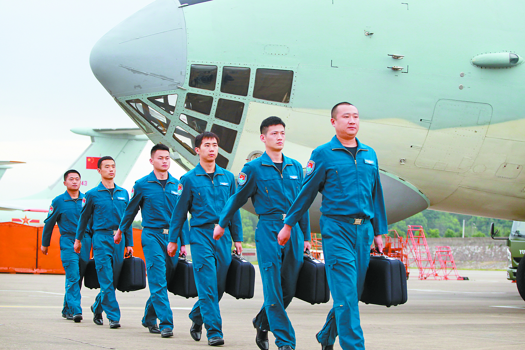 走進中部戰區空軍運輸航空兵某師:遠航,感受生命線的力量