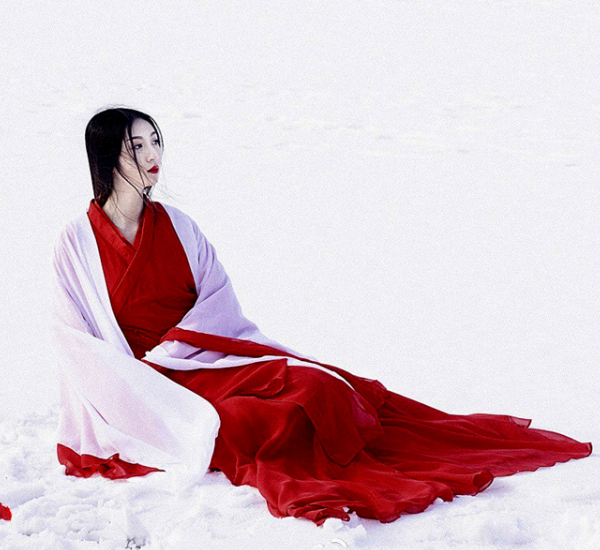 古典美女,一袭古装雪中翩翩起舞写真,美若天仙