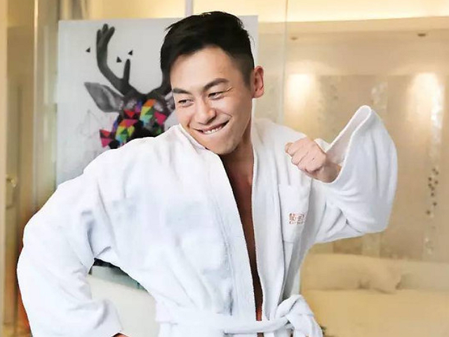 原来朱亚文和刘亦菲还有这样的故事,大学时期两人关系这么好?