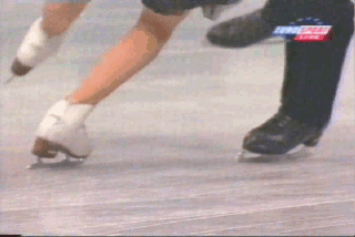 女舞伴做了2次后夏赛步 (3)莫霍克步(mohwak) 转体:前(f)转后(b),后(b