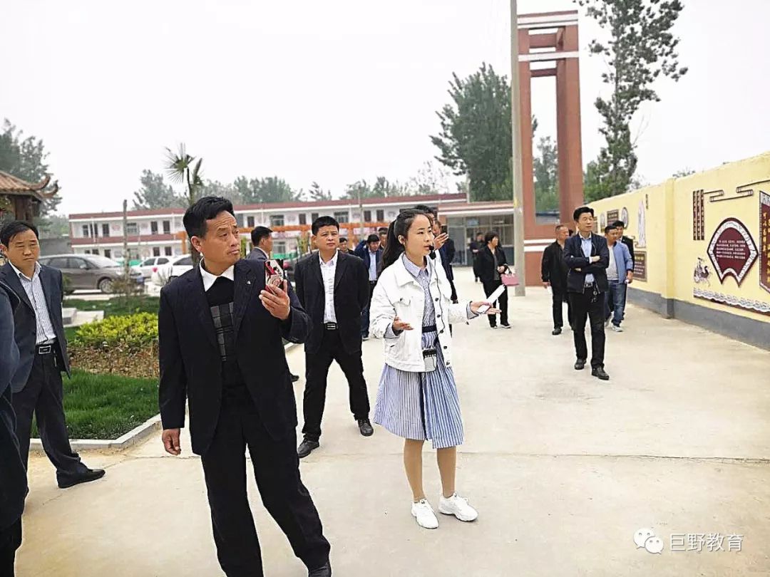 巨野县独山镇中心校举办小学"美丽校园"观摩评比活动