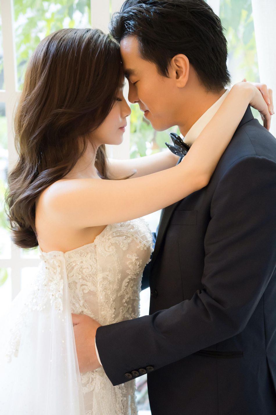 柯有伦婚纱照曝光羡煞旁人 老婆donna身材超好