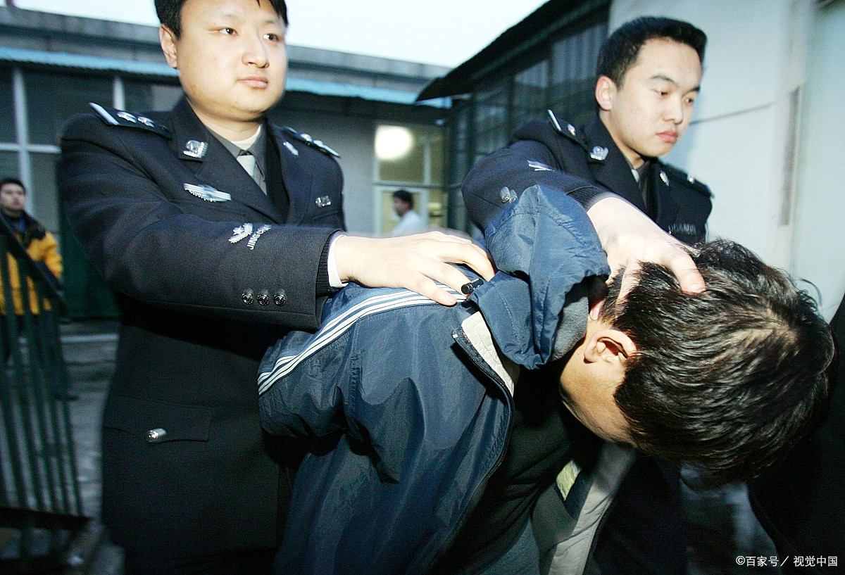 该男子盗窃了一名80岁奶奶的2万元