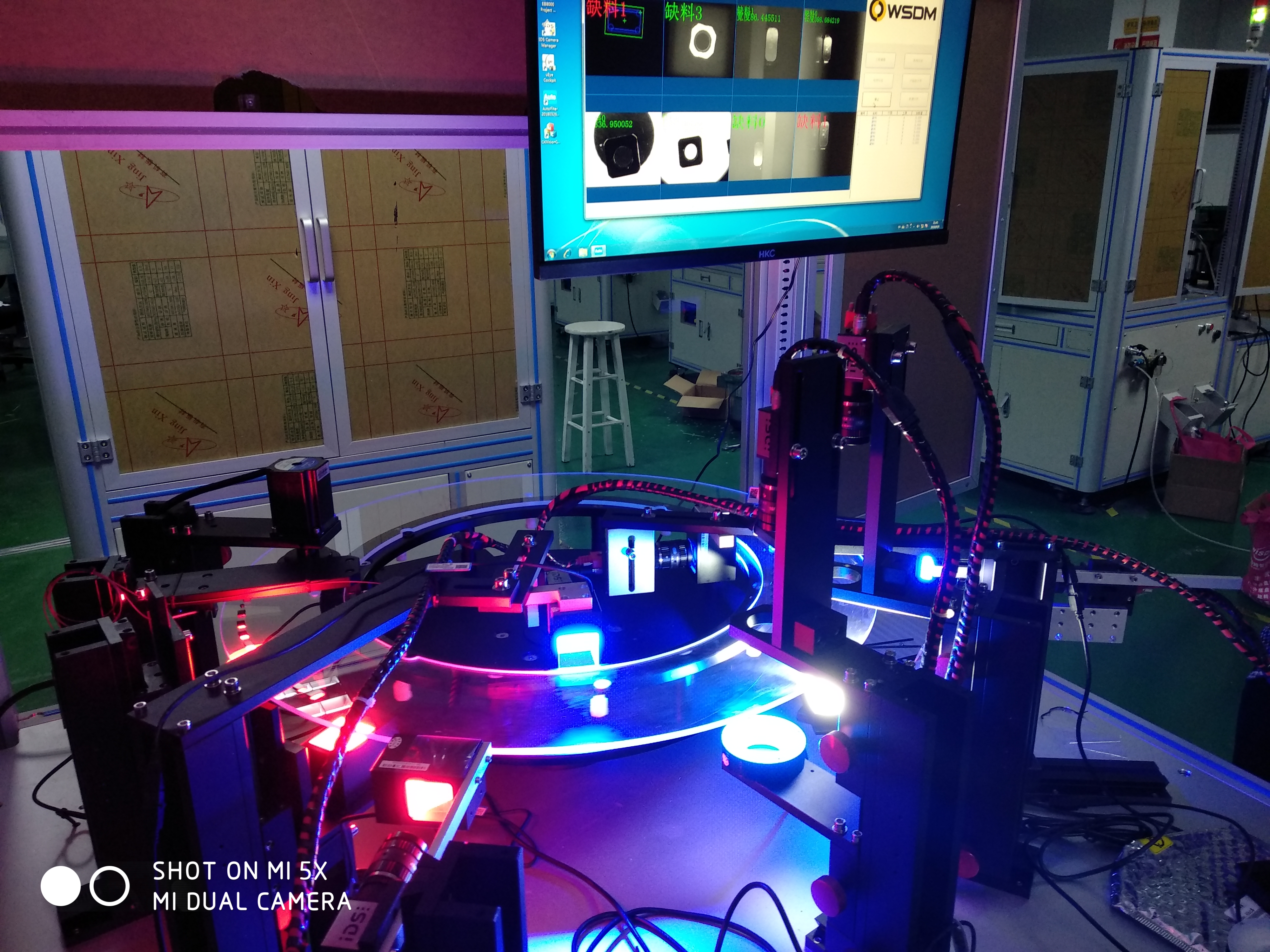 优质回答 自动视觉检测系统的弹簧水平置于白色旋转轴上,ccd视觉检测