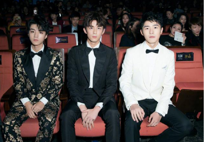 点赞!王俊凯吴磊刘昊然周冬雨四人同框,小小动作暴露人品