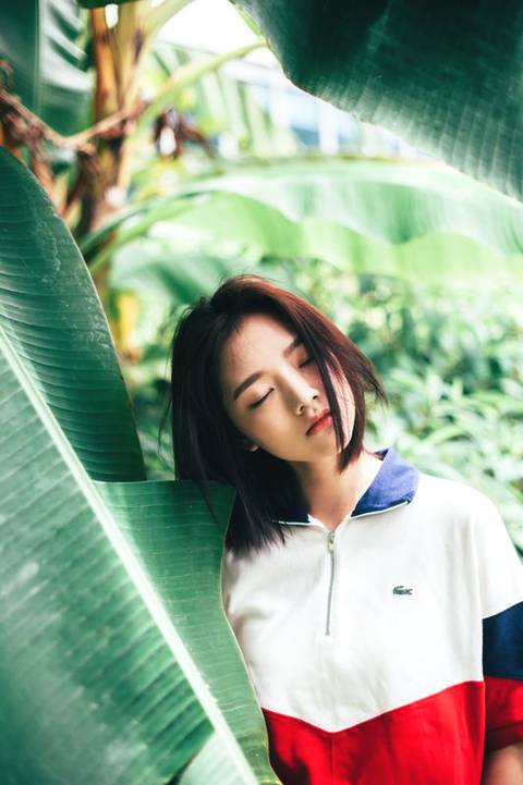 她饰演的易遥性格鲜明,她的眼睛里装满了故事和心酸,刚开始拍戏的她