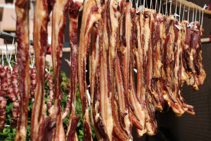 舌尖上的新年,自己动手也可以吃上正宗信阳腊肉的制作方法