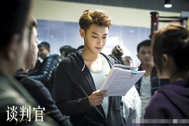 《谈判官》男主谢晓飞微信曝光,网友疯狂添加的到底是谁的