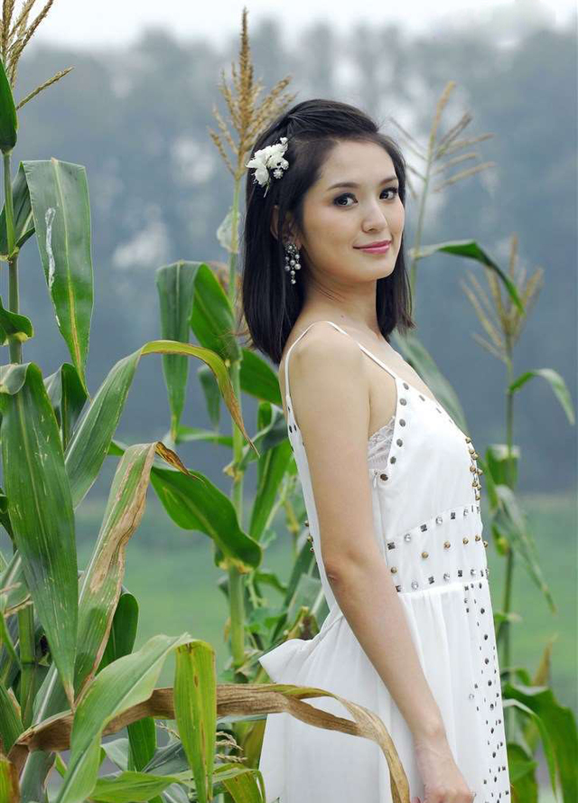 《灵魂摆渡》的"王小亚",演戏技术一流,能歌善舞